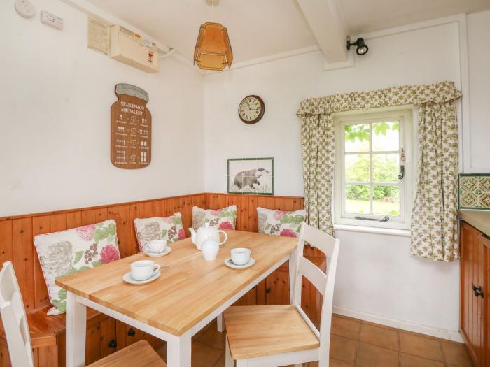 Thatch Cottage, Buckland Newton, Dorset, open fire, dog-friendly, off-road parking, enclosed garden.