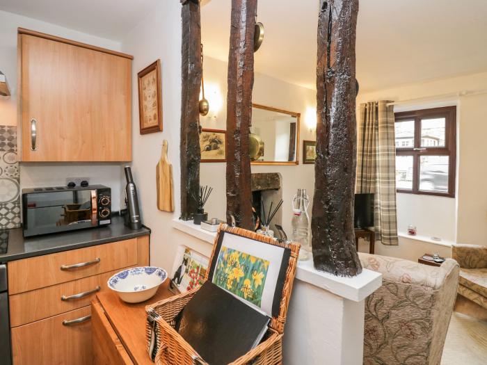 Daffodil Cottage in Flookburgh, Cumbria,Smart TV, woodburning stove, open-plan and ideal for couples