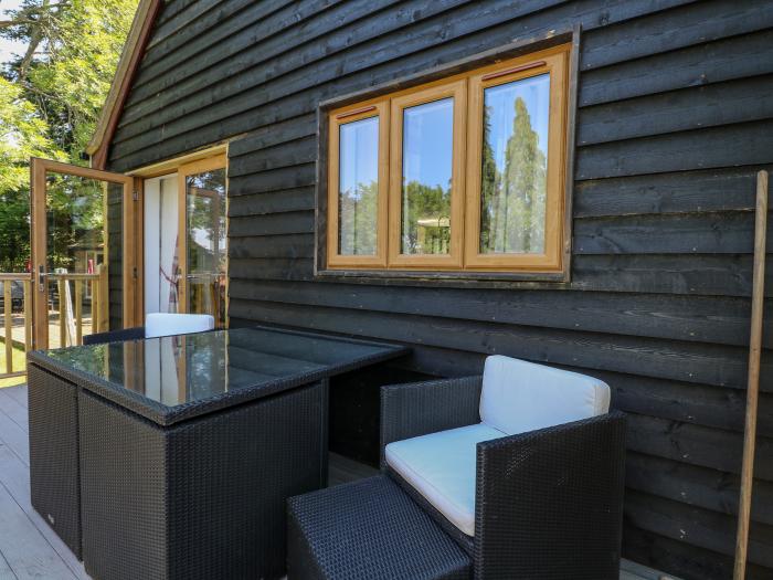 Foxes Earth, Nomansland, Wiltshire. In New Forest National Park. Two-bed holiday home. Pet-friendly.