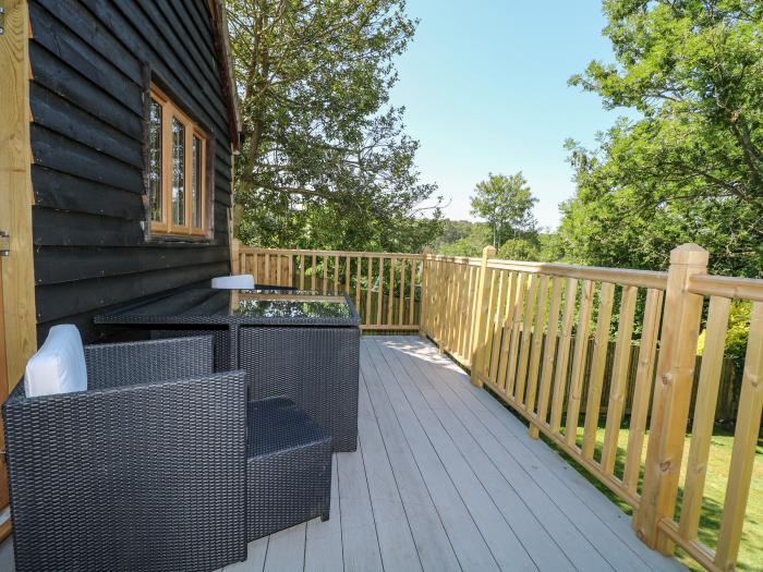 Foxes Earth, Nomansland, Wiltshire. In New Forest National Park. Two-bed holiday home. Pet-friendly.
