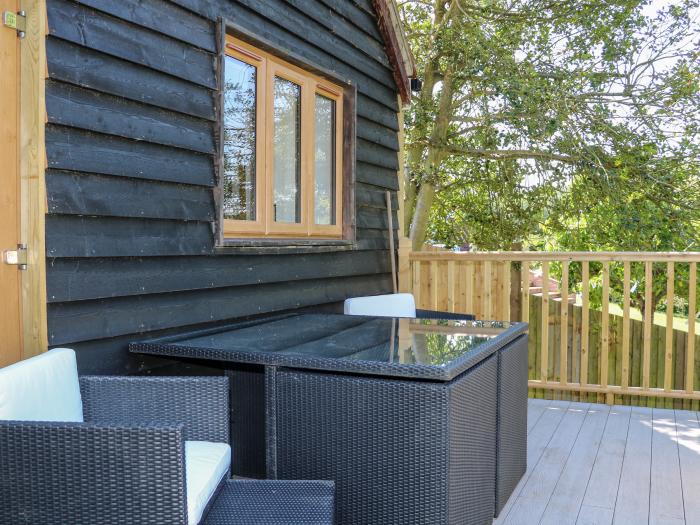 Foxes Earth, Nomansland, Wiltshire. In New Forest National Park. Two-bed holiday home. Pet-friendly.