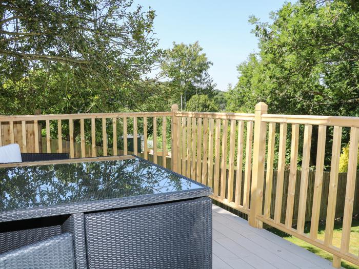 Foxes Earth, Nomansland, Wiltshire. In New Forest National Park. Two-bed holiday home. Pet-friendly.