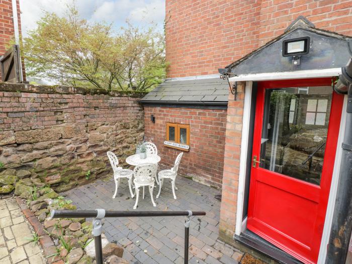 Dobbies Den, Bewdley, Worcestershire. 2-bedrooms, pet-friendly, enclosed rear garden and woodburner.