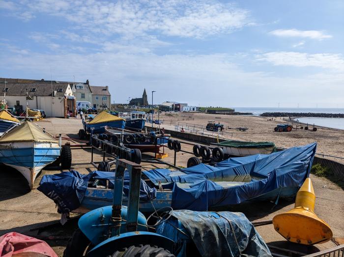 Fairwinds, Newbiggin-By-The-Sea, Northumberland. Close to amenities and a beach. Sea views. Gas fire