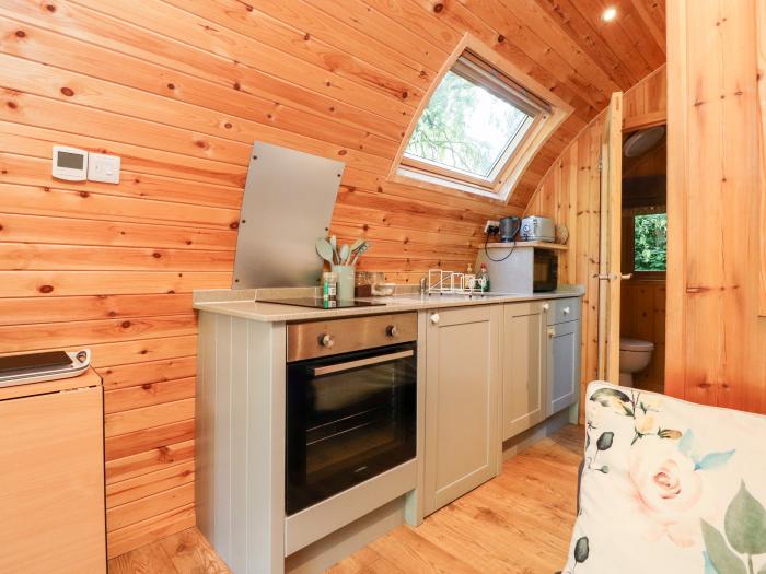 Pod, Forton near Garstang, Lancashire. Hot tub. Couples. Romantic. Private parking. Double bed. WiFi