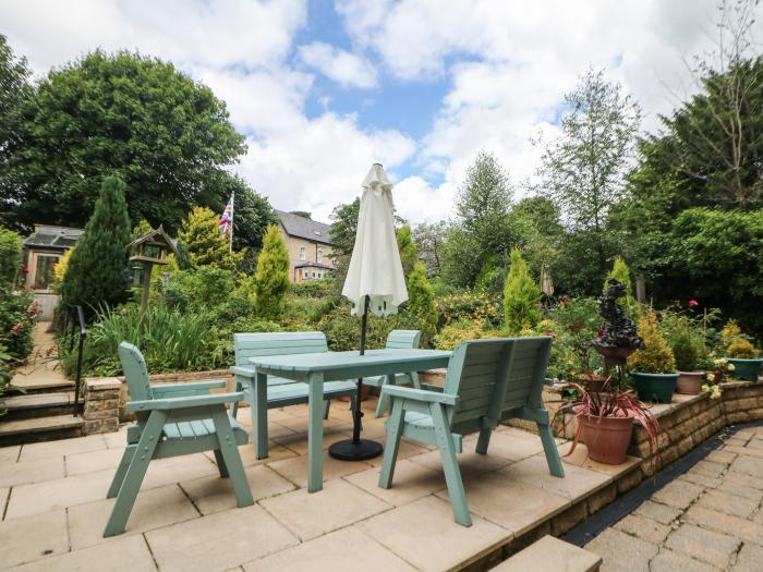 Garden Apartment, is in Buxton, Derbyshire. Lower-ground-floor apartment, near National Park. 2 bed.