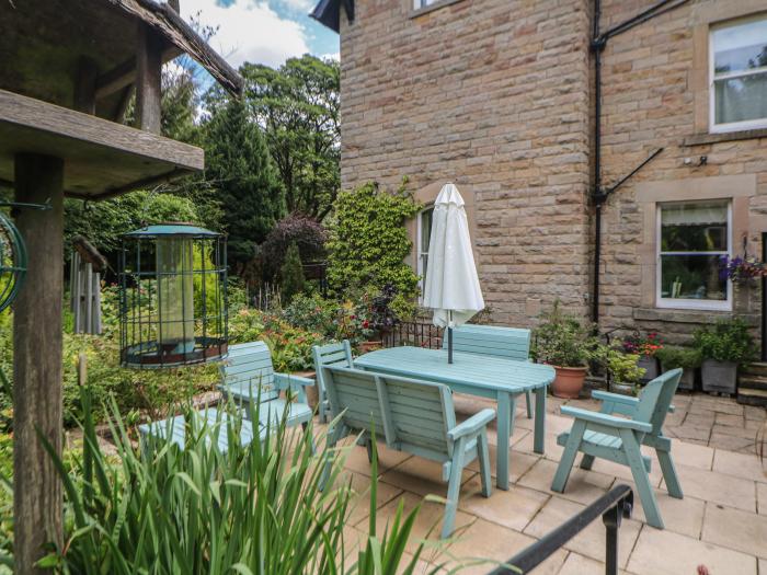 Garden Apartment, is in Buxton, Derbyshire. Lower-ground-floor apartment, near National Park. 2 bed.