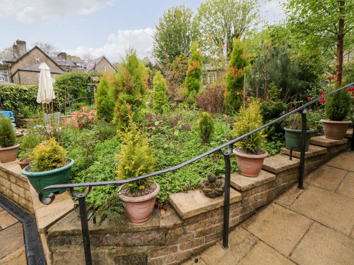 Garden Apartment, is in Buxton, Derbyshire. Lower-ground-floor apartment, near National Park. 2 bed.