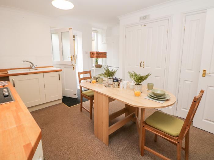 Garden Apartment, is in Buxton, Derbyshire. Lower-ground-floor apartment, near National Park. 2 bed.