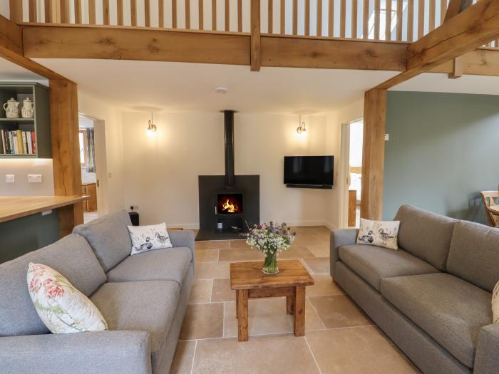 Swallows Lodge, in Dormansland, Surrey. 3 Smart TVs. Woodburning stove. Off-road parking. In an AONB