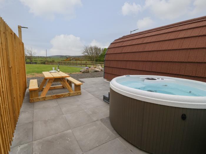 Nebo Pod by Amlwch, Anglesey. Studio-style open-plan living, Smart TV, pet-free, set on working farm
