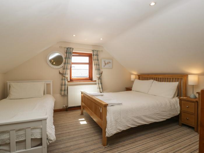 Sunnyside, in Bleadon, Somerset, near an AONB, off-road parking, dog-friendly, ground-floor bedroom.