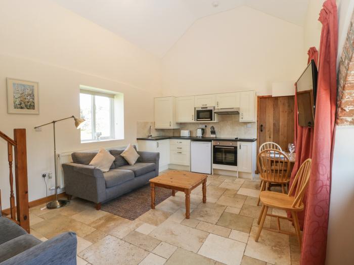 Sunnyside, in Bleadon, Somerset, near an AONB, off-road parking, dog-friendly, ground-floor bedroom.