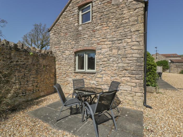 Sunnyside, in Bleadon, Somerset, near an AONB, off-road parking, dog-friendly, ground-floor bedroom.