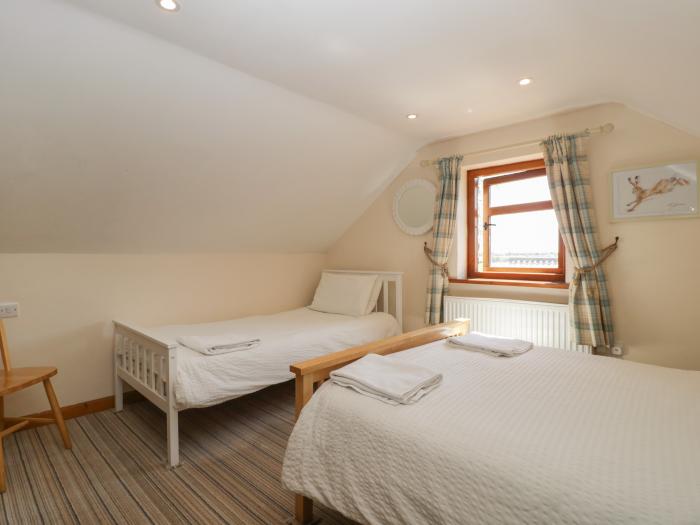 Sunnyside, in Bleadon, Somerset, near an AONB, off-road parking, dog-friendly, ground-floor bedroom.