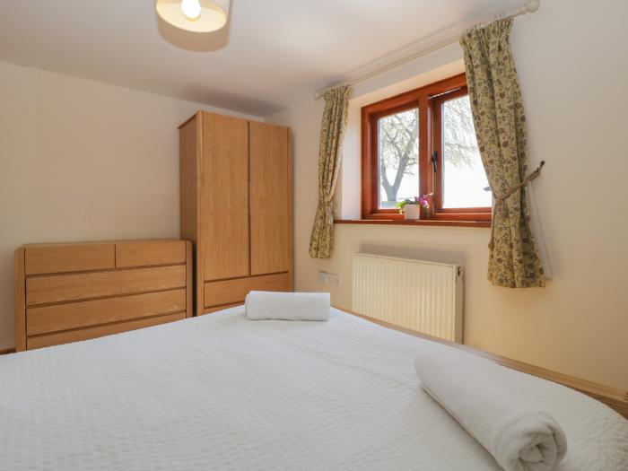 Sunnyside, in Bleadon, Somerset, near an AONB, off-road parking, dog-friendly, ground-floor bedroom.