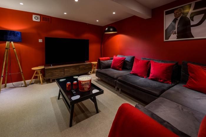 The Indigo House is in Berwick-upon-Tweed, Northumberland. Smart TV. Cinema room. Near National Park