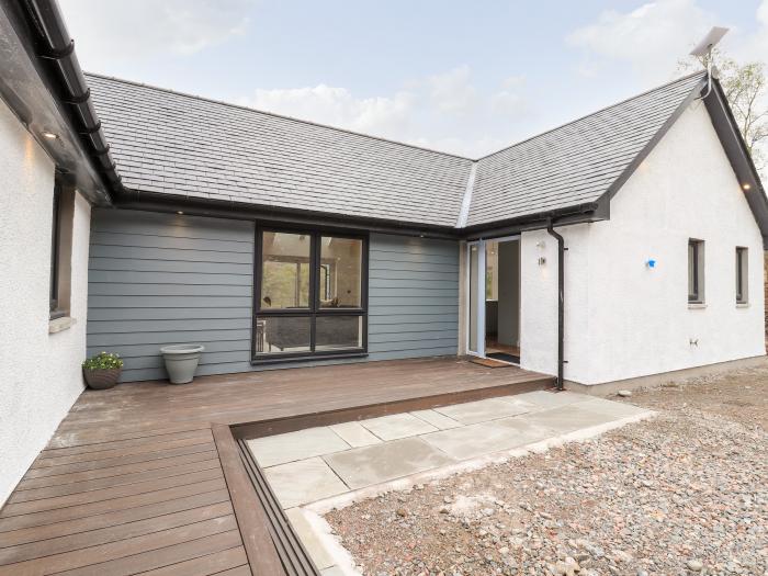 Tigh Moy, is near Fort William, Highlands. Single-storey, four-bedroom home with hot tub. Families.