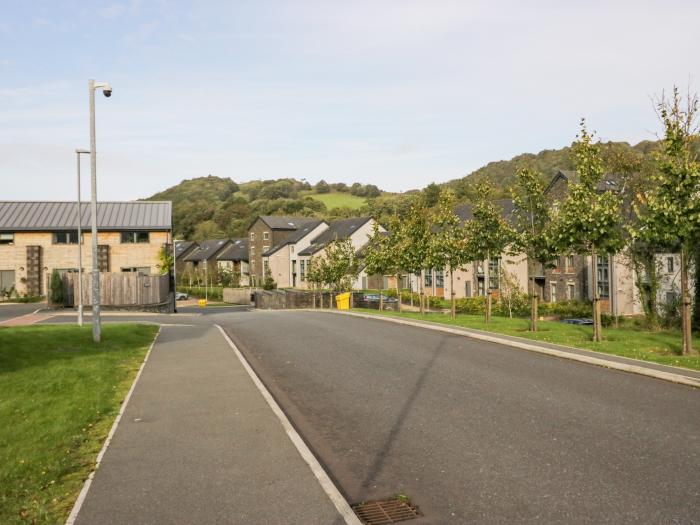 Watch Tree Apartment is in Backbarrow, Cumbria. Duplex apartment in national park. Stylish. Near pub