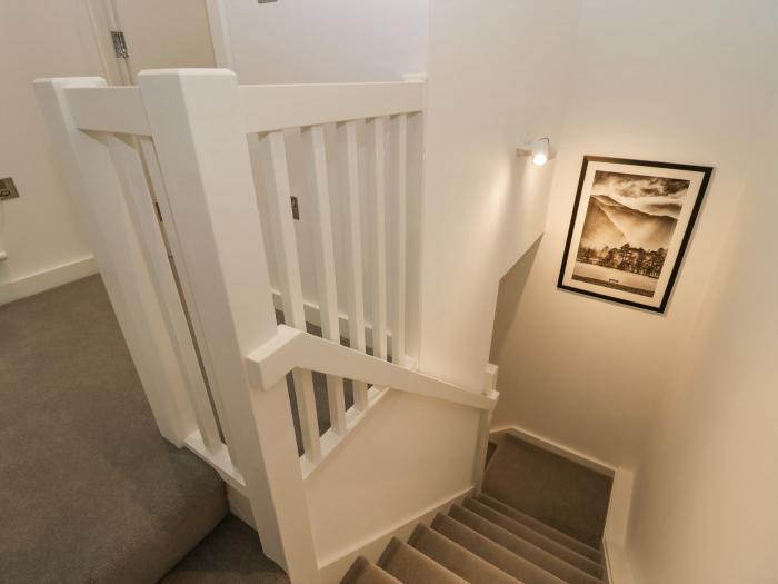 Watch Tree Apartment is in Backbarrow, Cumbria. Duplex apartment in national park. Stylish. Near pub