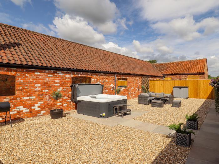 The Grange Cottage 1 in Ashby-cum-Fenby near Waltham, Lincolnshire. Hot tub. Near an AONB. Open plan