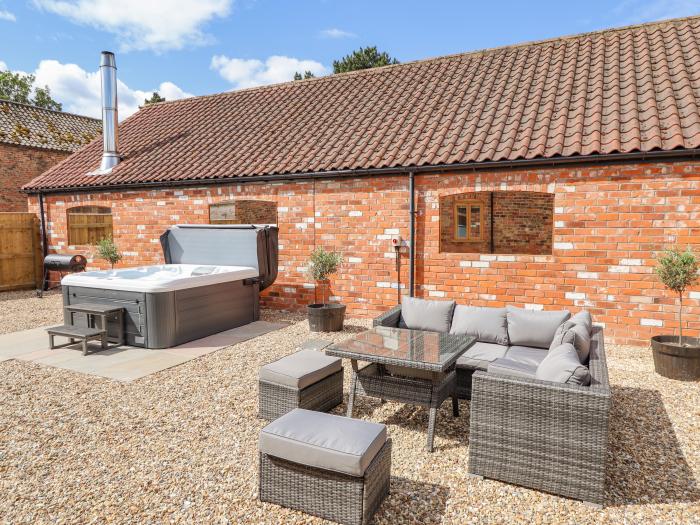 The Grange Cottage 1 in Ashby-cum-Fenby near Waltham, Lincolnshire. Hot tub. Near an AONB. Open plan