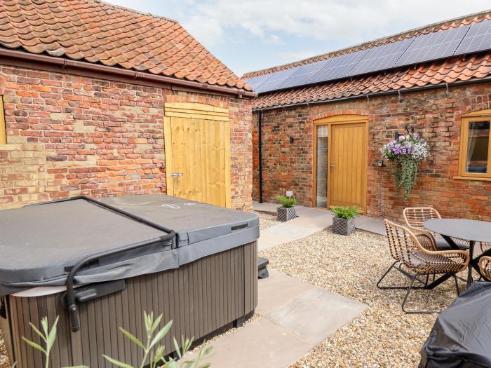 The Grange Cottage 2 in Ashby-cum-Fenby near Waltham, Lincolnshire. Hot tub. Near an AONB. Open plan