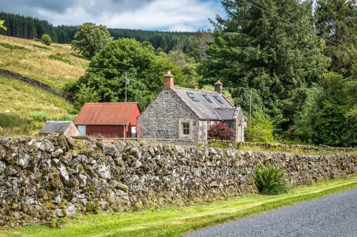 Prince's Cottage near Moniaive, Dumfries and Galloway. Three-bedroom cottage with rural views. Pets.