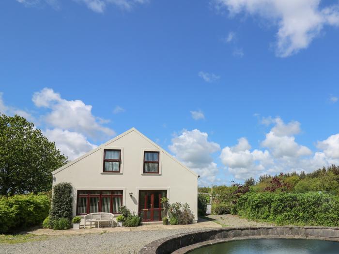 The Clove, Poyston Cross, near Haverfordwest, Pembrokeshire. Hot tub. 30 acres of land. Fishing pond