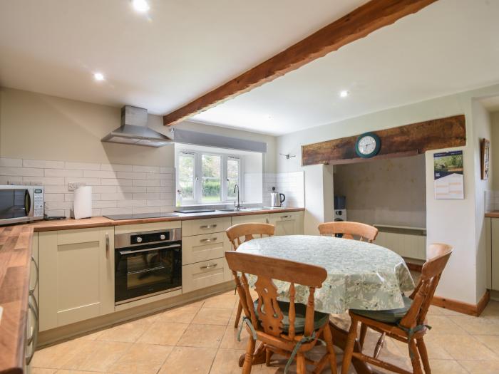 Millwater Cottage, Dalwood, East Devon. Off-road parking. In an AONB. Garden. Pet-friendly. TV. WiFi