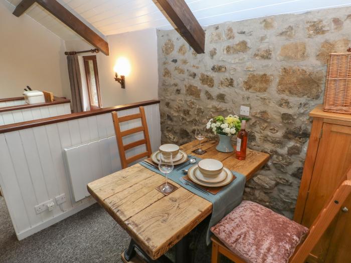 Coach House nr Broad Haven, Pembrokeshire. Beach nearby. Close to Pembrokeshire Coast National Park.