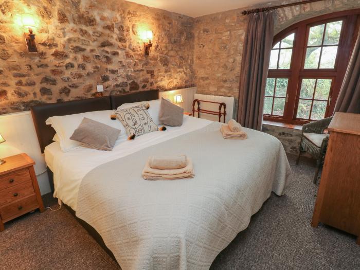 Coach House nr Broad Haven, Pembrokeshire. Beach nearby. Close to Pembrokeshire Coast National Park.