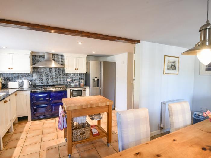 Stable Cottage, Burton Bradstock, Dorset. Close to amenities and beach. In the Dorset AONB. En-suite