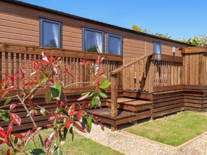 Marigold Lodge, Runswick Bay near Staithes, North York Moors, off-road parking, hot tub, 2bedroom.