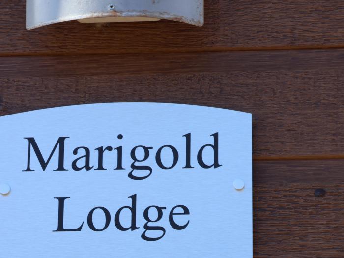 Marigold Lodge, Runswick Bay near Staithes, North York Moors, off-road parking, hot tub, 2bedroom.