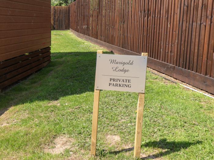 Marigold Lodge, Runswick Bay near Staithes, North York Moors, off-road parking, hot tub, 2bedroom.