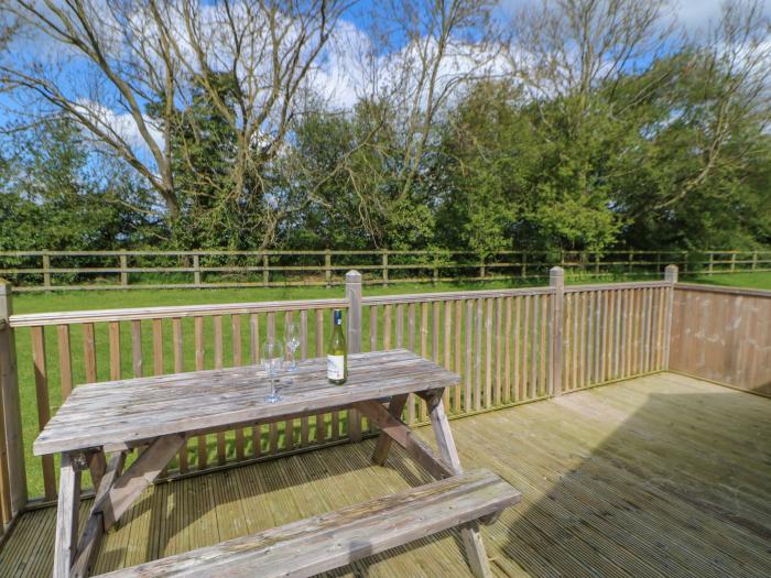 Levendale Pod, Hutton Rudby, Yorkshire. Open-plan living. Decking with furniture and hot tub. 1bed