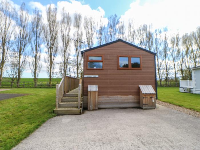 Nidderdale Pod in Hutton Rudby,Yorkshire, off-road parking, hot tub, single-storey, close to shop