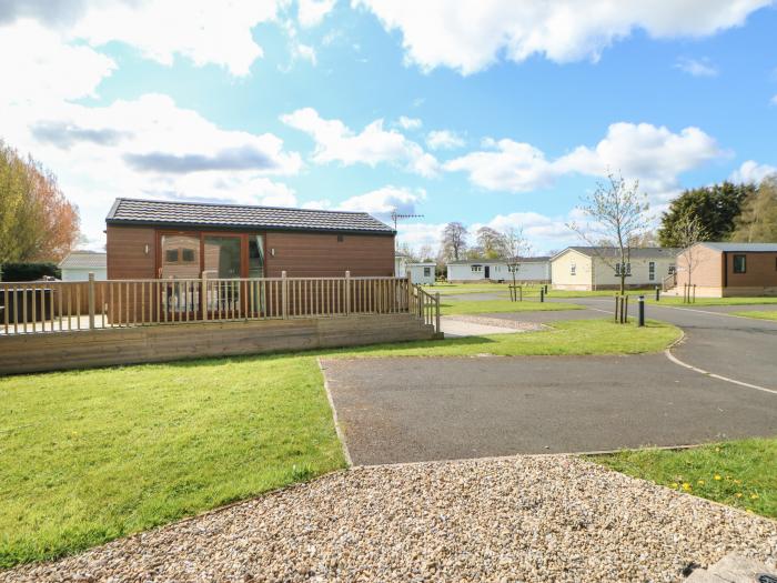Nidderdale Pod in Hutton Rudby,Yorkshire, off-road parking, hot tub, single-storey, close to shop
