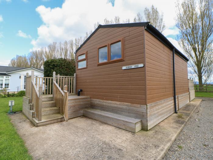 Glendale Pod in Hutton Rudby, Yorkshire, off-road parking, hot tub, single-storey, close to shops.