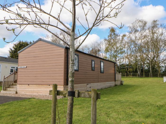 Coverdale Large Pod, Hutton Rudby,Yorkshire. Open-plan living. Decking with furniture and hot tub.