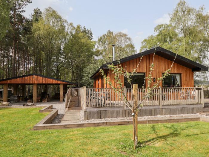 Lovat Highland Bothy in Beauly, Highlands. Open-plan living. Ideal for couples. Covered outdoor area