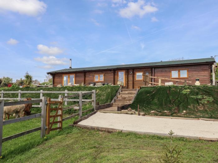 Tilly's Lodge in Tickhill, South Yorkshire, off-road parking, woodburning stove, close to amenities.