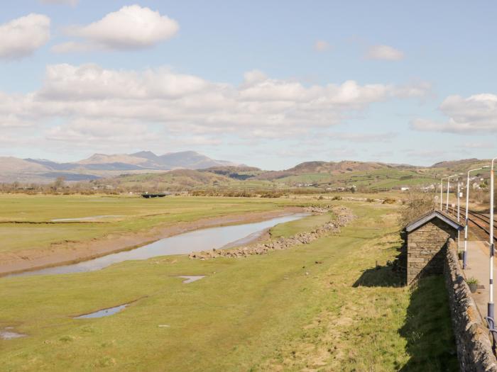 The Annexe, Kirkby-in-Furness, Cumbria. Beautiful views. Smart TV. Near National Park. Two bedrooms.