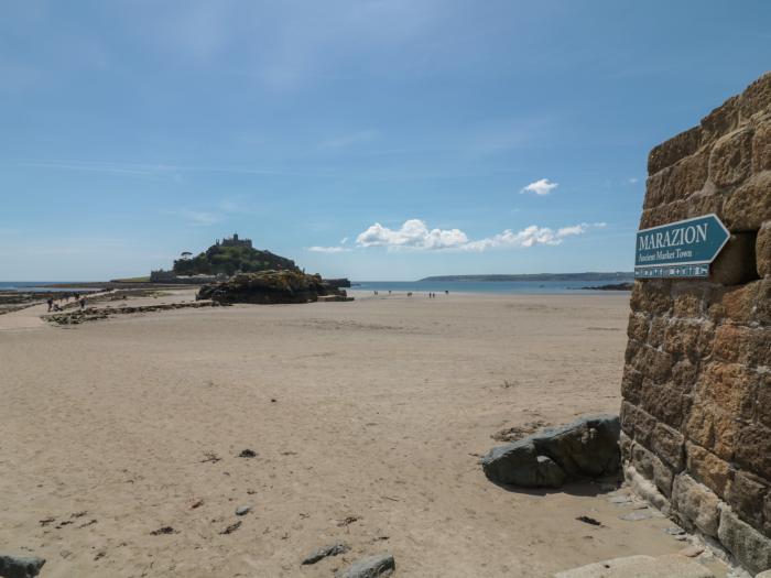 Barn Renovation, Lower Kenneggy near Praa Sands, Cornwall. Garden. Smart TV. Open-plan. WiFi. Games.