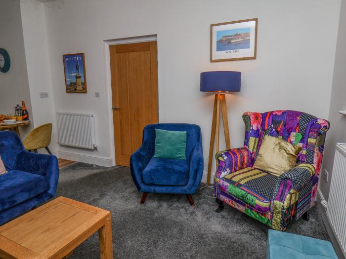 Routh Retreat, Whitby, North Yorkshire. Close to a beach, a pub, a shop and a river. TV. WiFi. Oven.