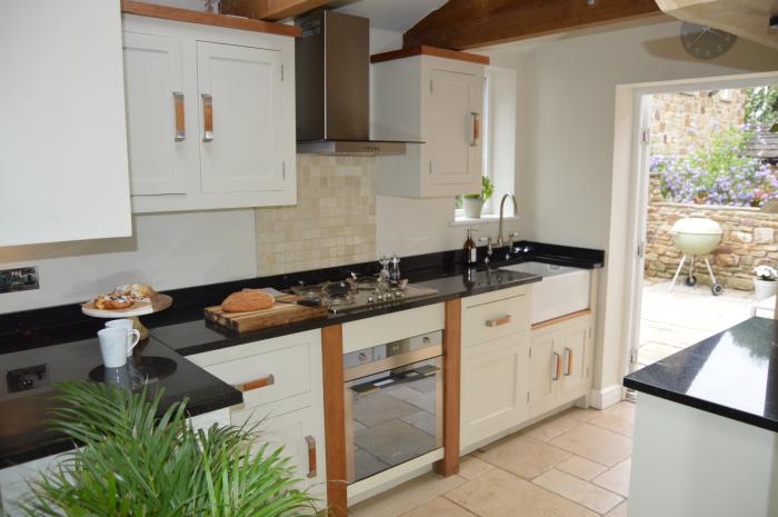 Goyt Cottage in Marple Bridge, near to the Peak District. Character. Pets welcome. Woodburner. 2bed.