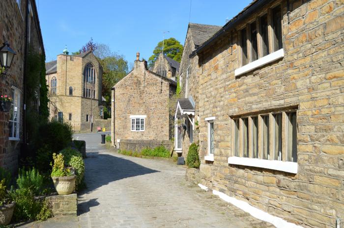 Goyt Cottage in Marple Bridge, near to the Peak District. Character. Pets welcome. Woodburner. 2bed.