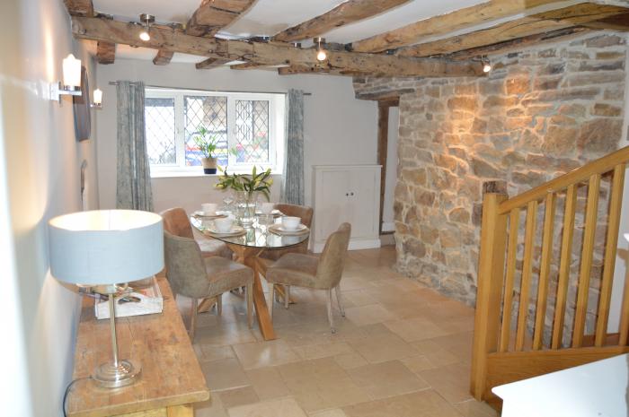 Goyt Cottage in Marple Bridge, near to the Peak District. Character. Pets welcome. Woodburner. 2bed.