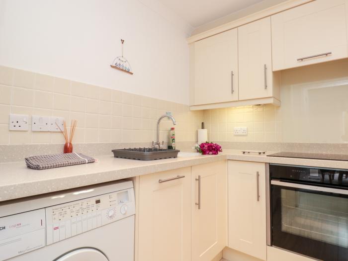 November Cottage, Dittisham, Devon. Smart TV. Close to a shop/pubs. Pet-friendly. Designated parking